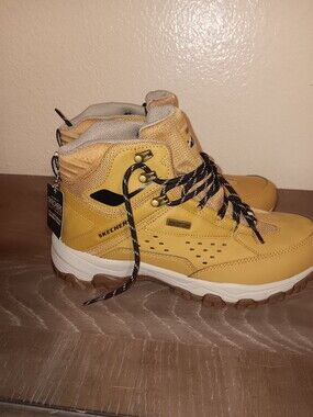 Womens Skechers Boots New Never Worn Size 11